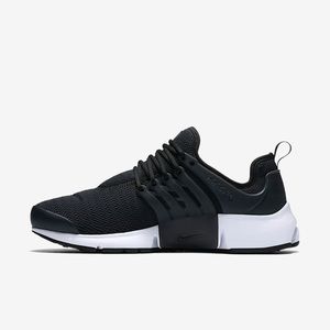 NIKE Womans Air Presto size 7